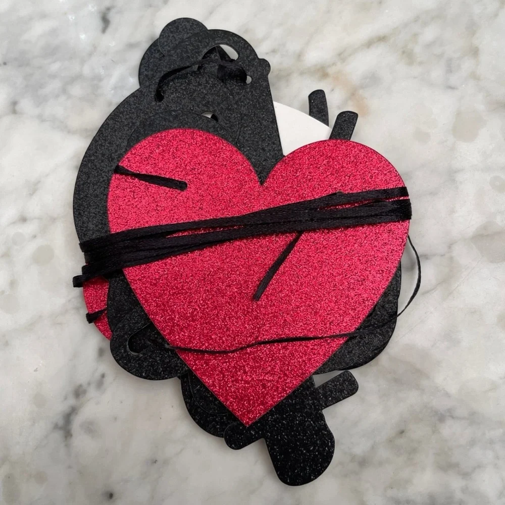 “Don’t u forget us “ letter display decoration